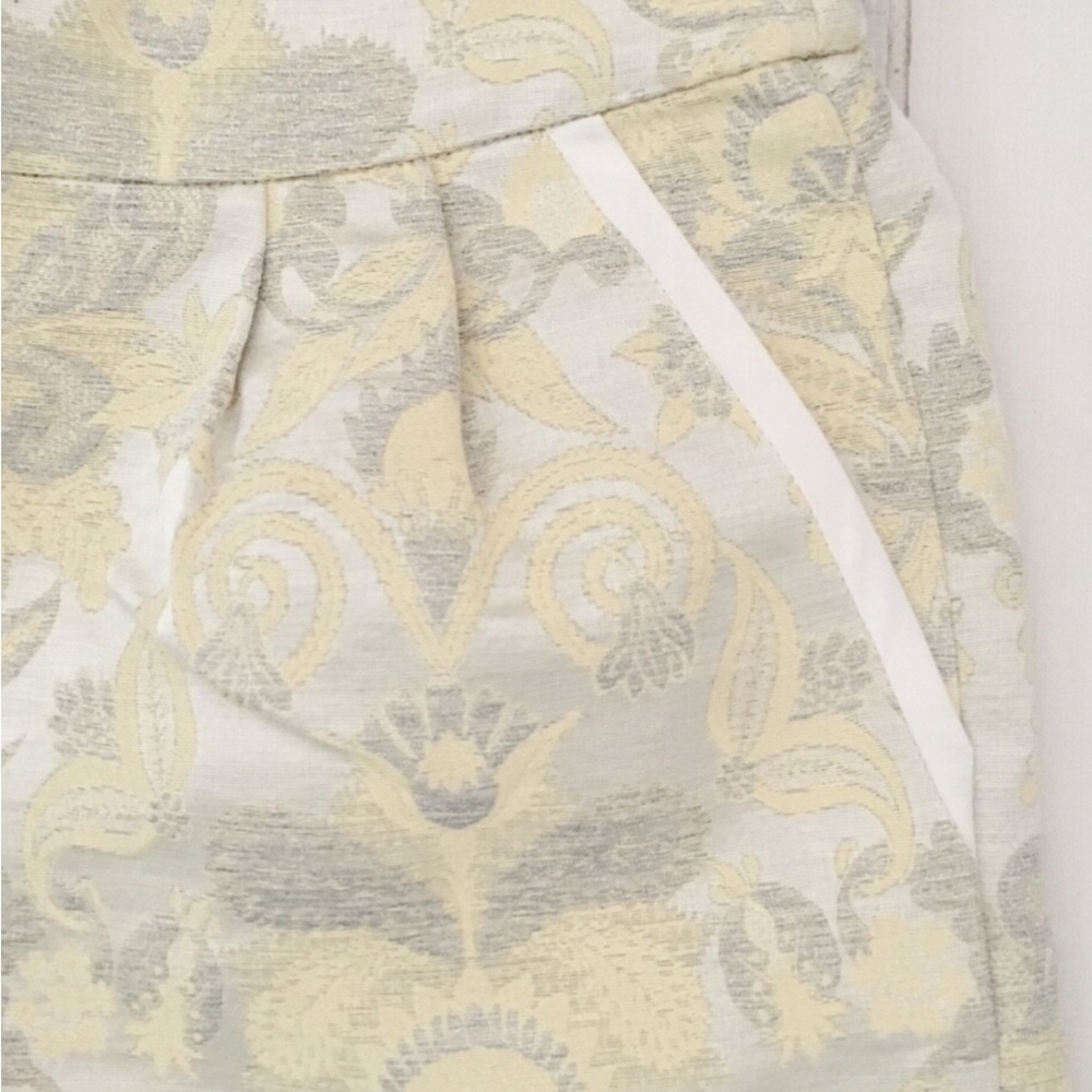 Wilfred High Waist Floral Shorts - Cream and Yellow silk trim size 4 - Picture 4 of 10